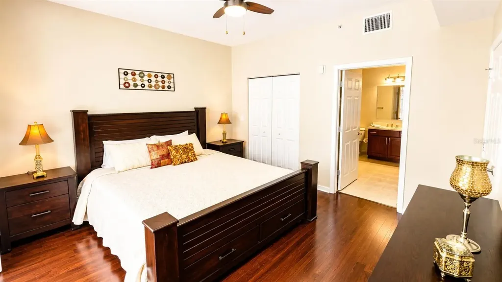 1064 N Tamiami Trail Sarasota FL 34236