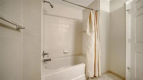 1064 N Tamiami Trail Sarasota FL 34236