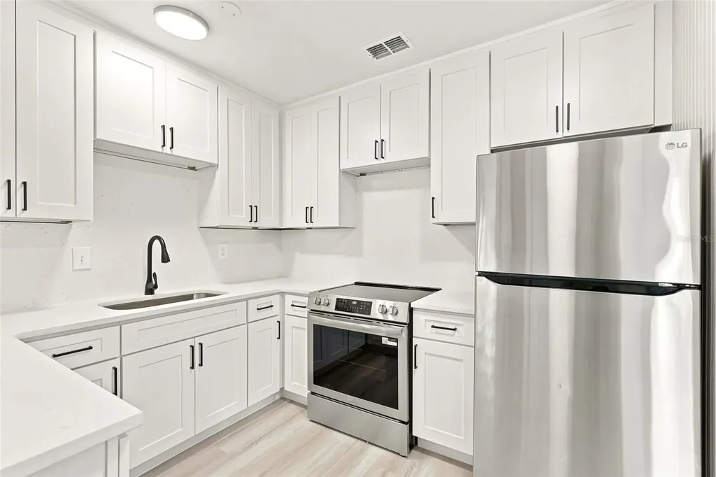 2704 E Jefferson Street Orlando FL 32803