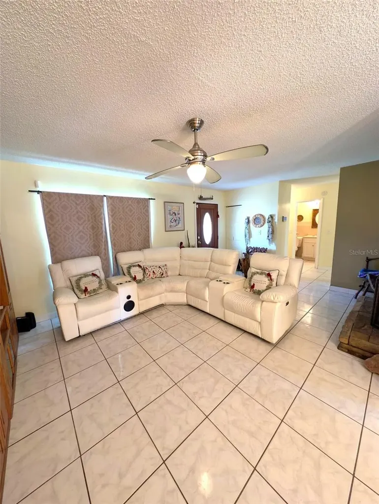 8002 Woodvine Place Tampa FL 33615