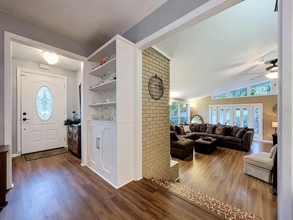 11805 N 51st Street Temple Terrace FL 33617
