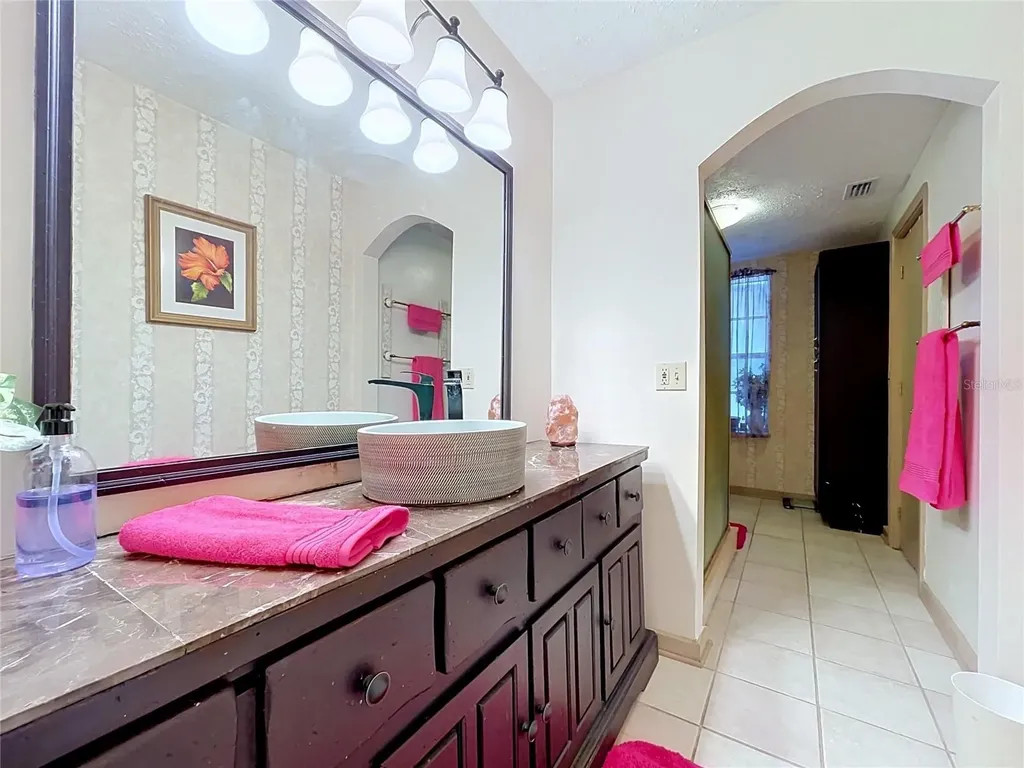 11805 N 51st Street Temple Terrace FL 33617