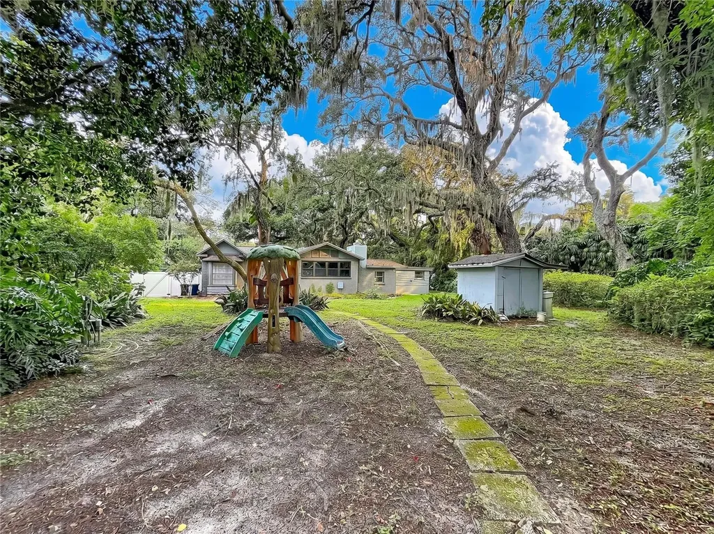 11805 N 51st Street Temple Terrace FL 33617