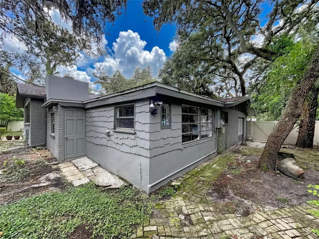 11805 N 51st Street Temple Terrace FL 33617