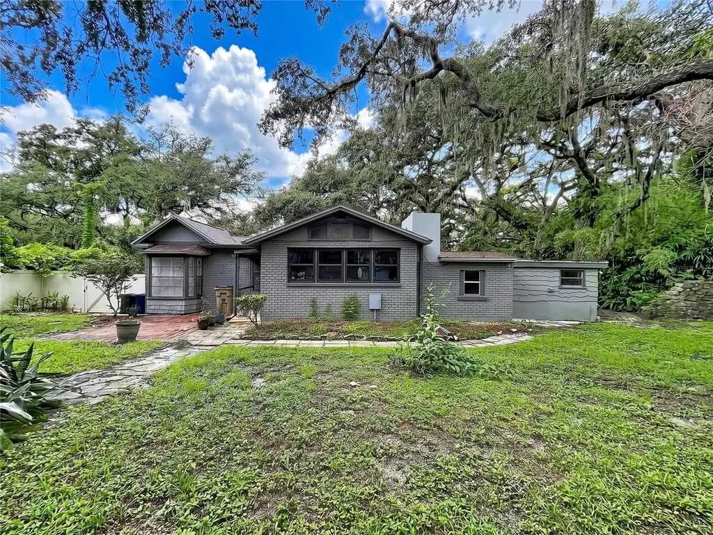 11805 N 51st Street Temple Terrace FL 33617