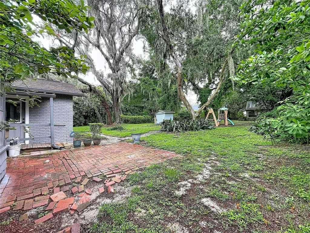 11805 N 51st Street Temple Terrace FL 33617