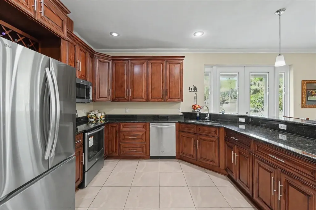 2007 61st Street Sarasota FL 34243