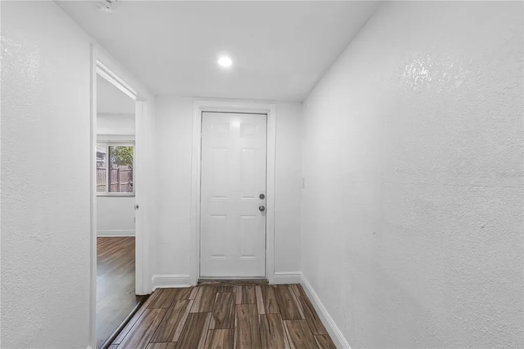 1205 E Seneca Avenue Tampa FL 33612