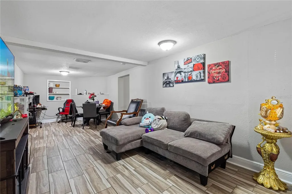 1205 E Seneca Avenue Tampa FL 33612