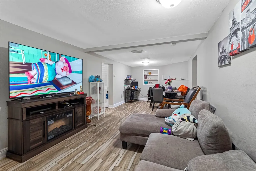 1205 E Seneca Avenue Tampa FL 33612