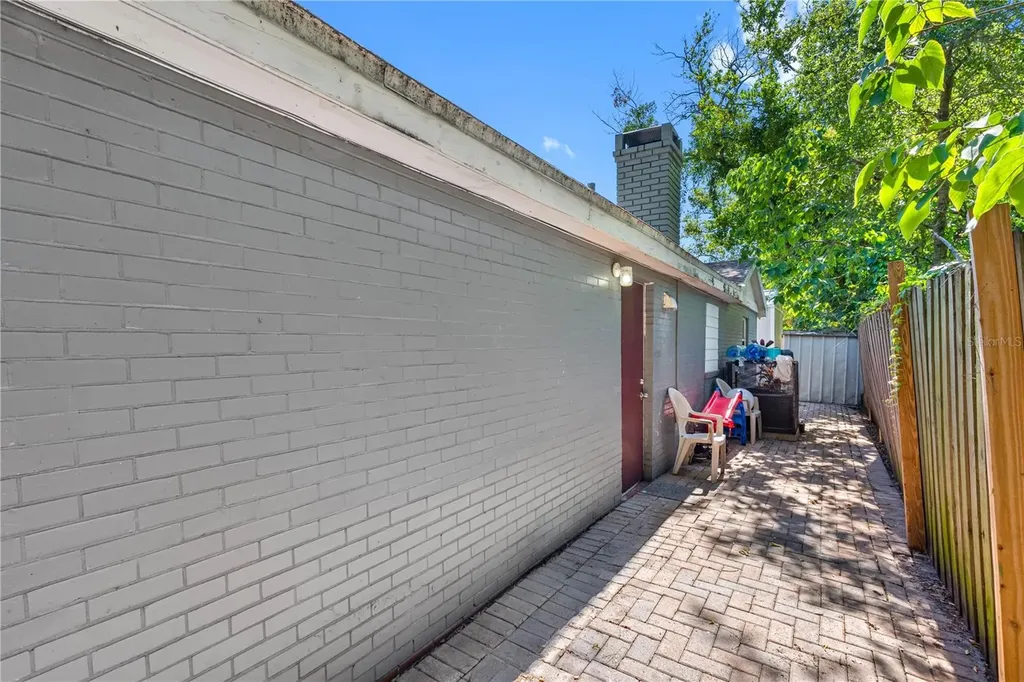 1205 E Seneca Avenue Tampa FL 33612