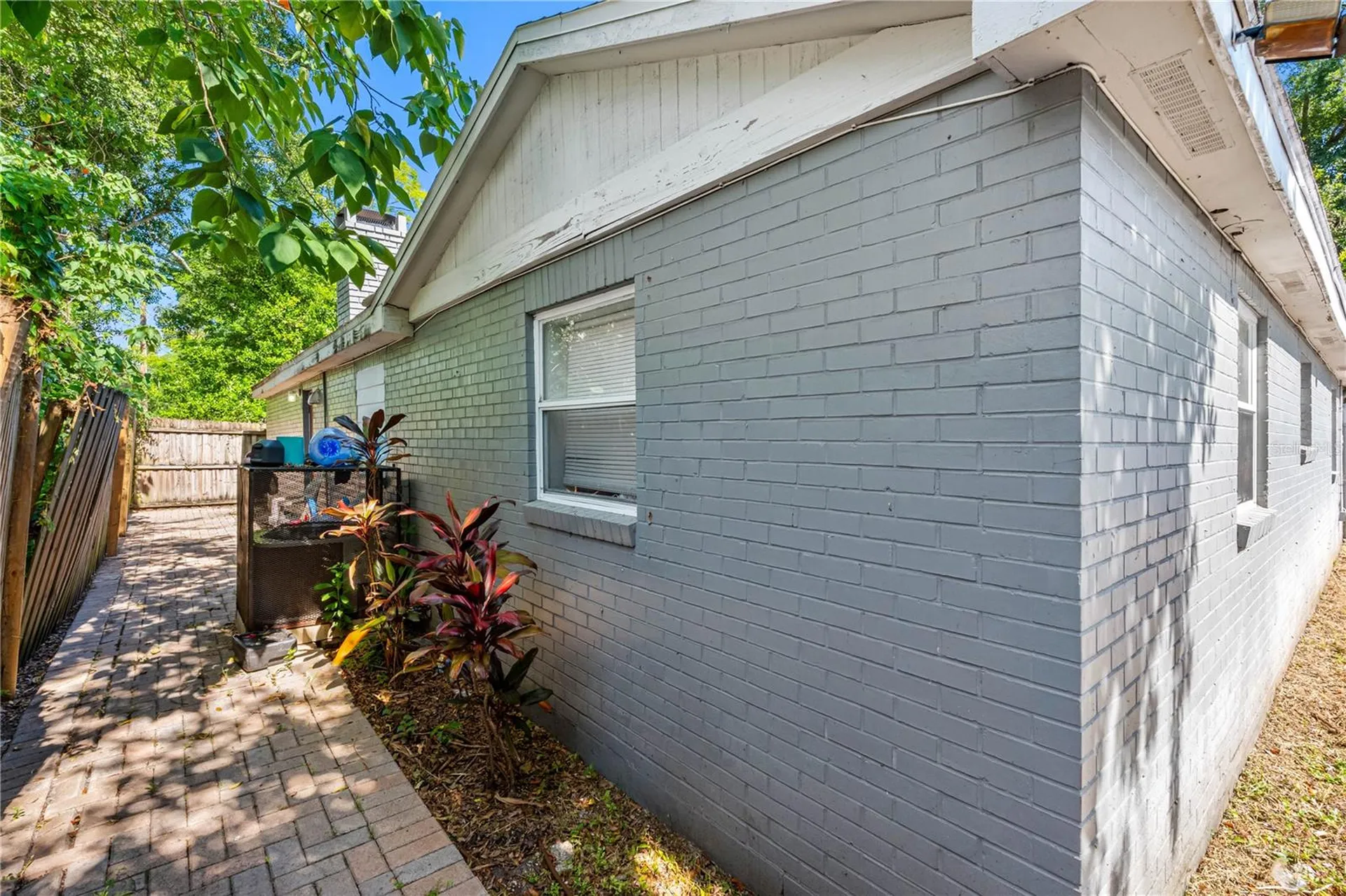 1205 E Seneca Avenue Tampa FL 33612