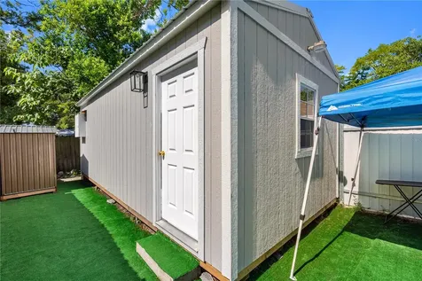 1205 E Seneca Avenue Tampa FL 33612