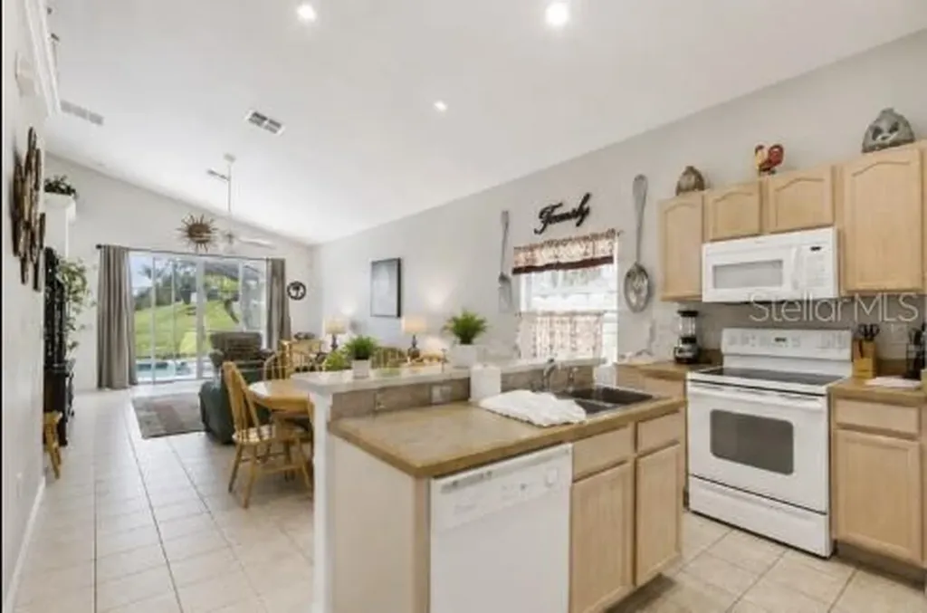 121 Vine Drive Davenport FL 33837