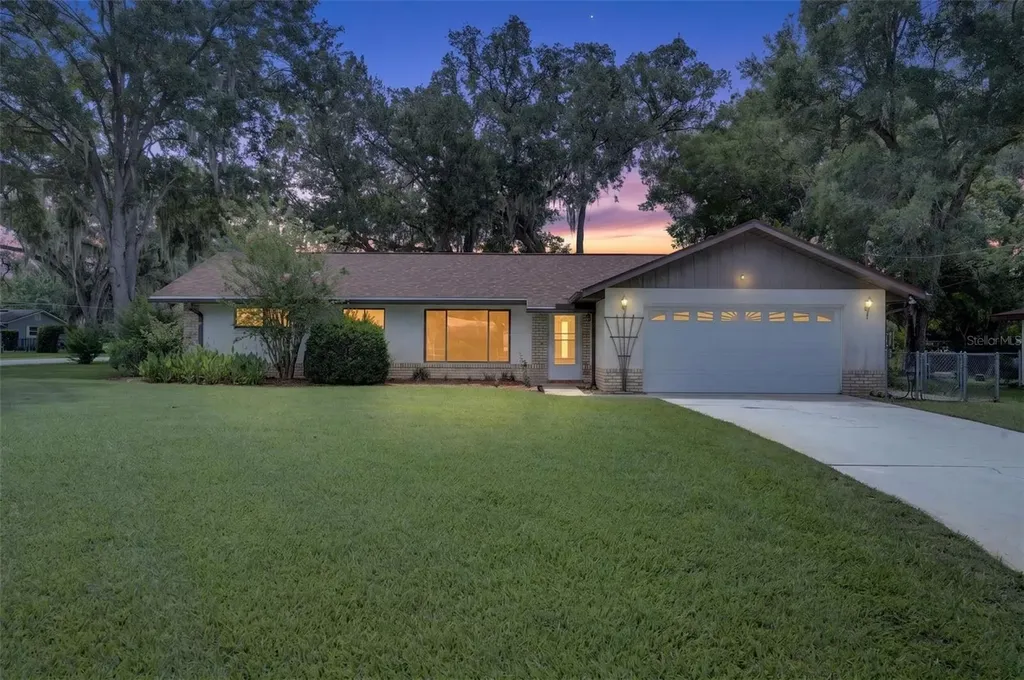 290 Sandyhook Lane Deland FL 32724