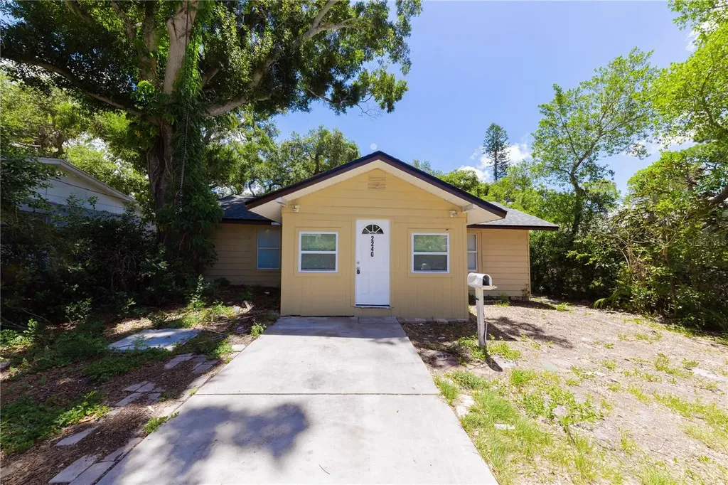 2240 10th Street S St Petersburg FL 33705