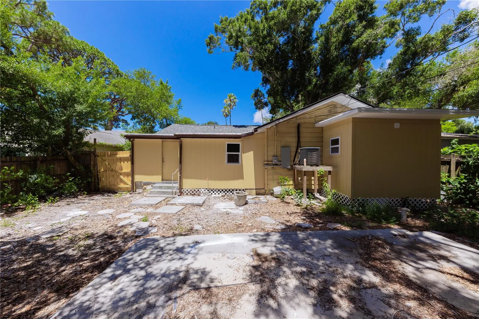 2240 10th Street S St Petersburg FL 33705