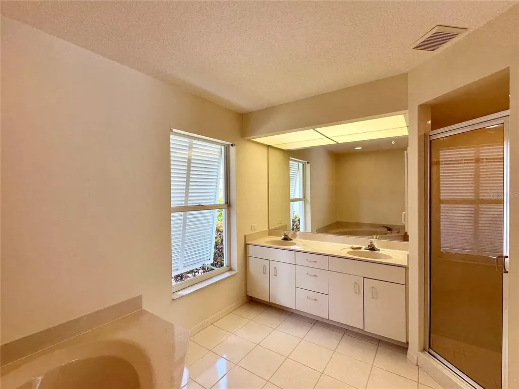 5024 Southern Pine Circle Venice FL 34293