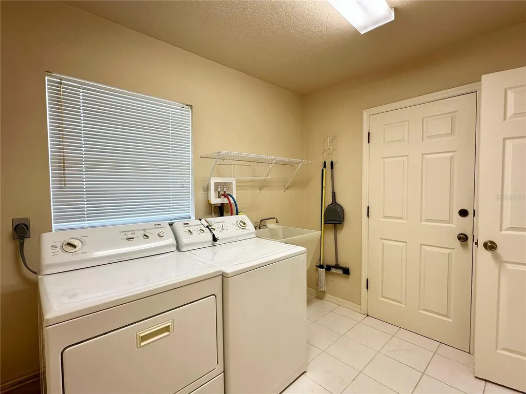 5024 Southern Pine Circle Venice FL 34293