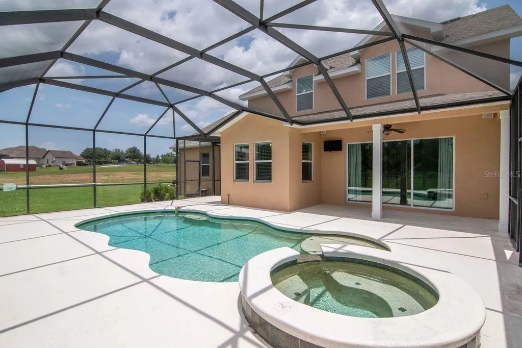 8703 Alafia Hills Drive Plant City FL 33567
