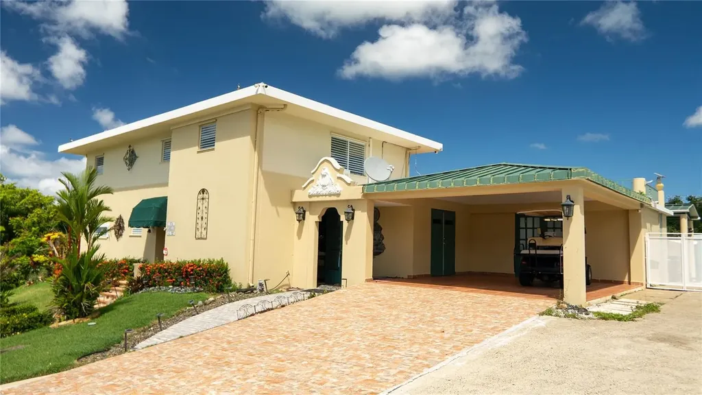 #12 Calle Central Hacienda Margarita Luquillo PR 00773