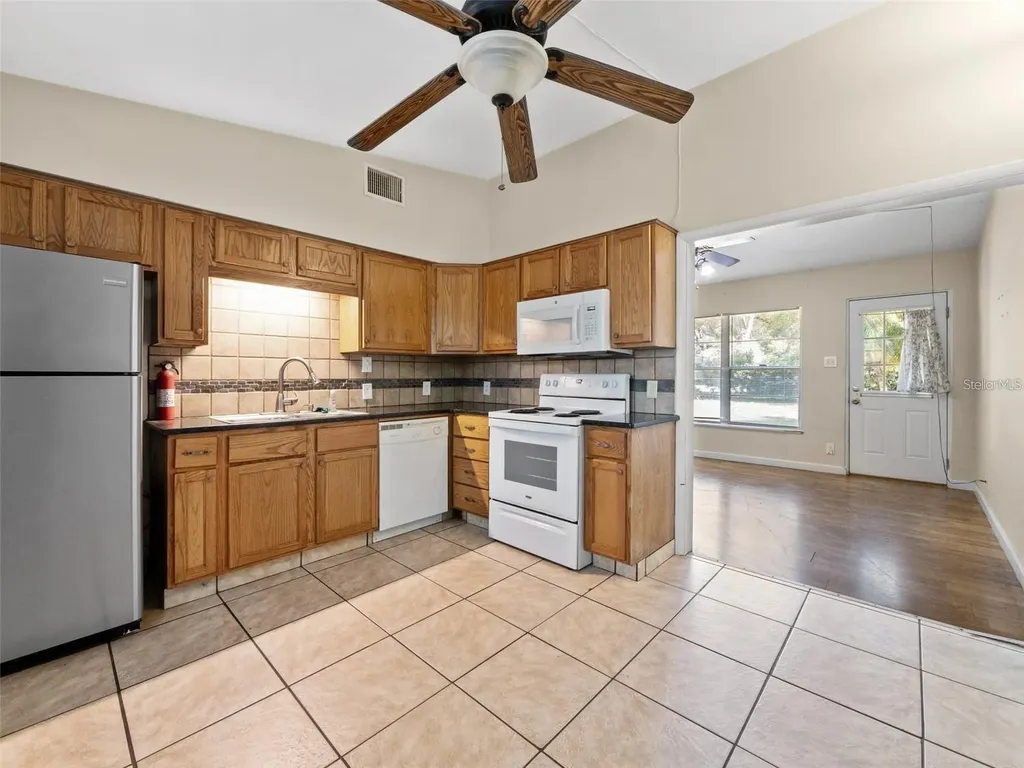 25519 Colmar Avenue Sorrento FL 32776