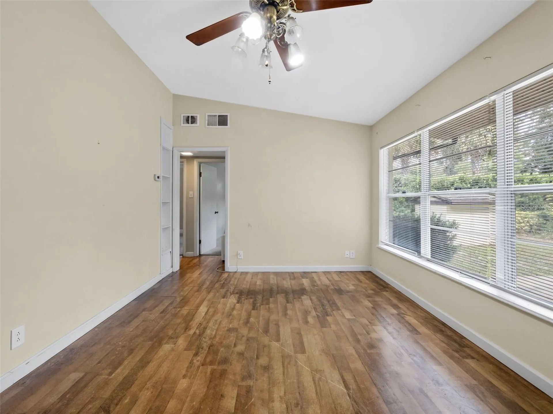 25519 Colmar Avenue Sorrento FL 32776