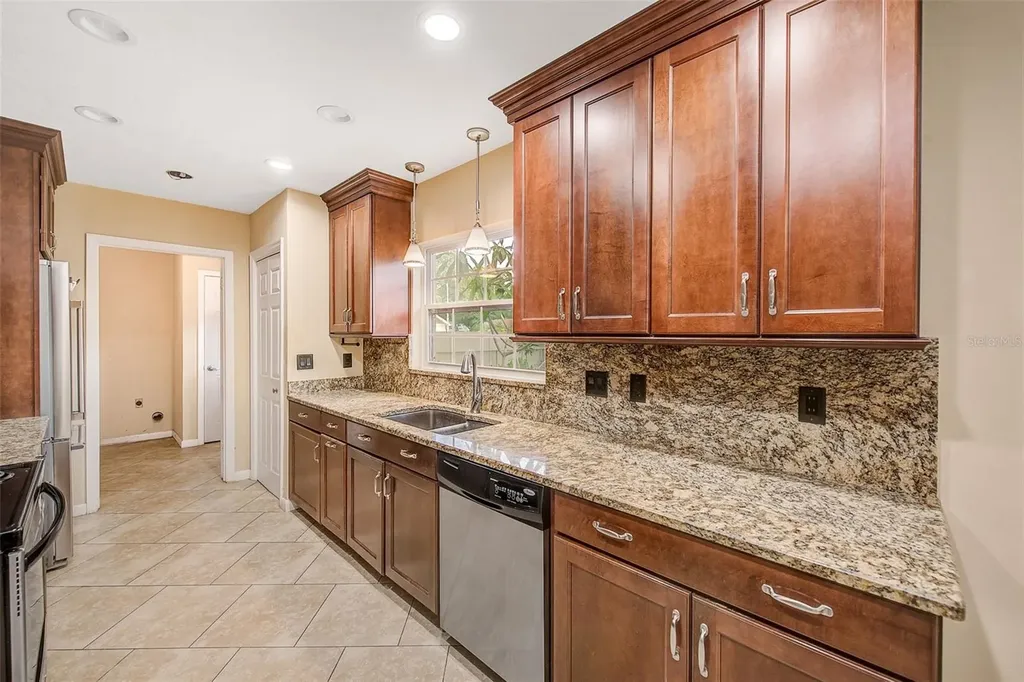 911 Woodcliff Avenue Tampa FL 33613