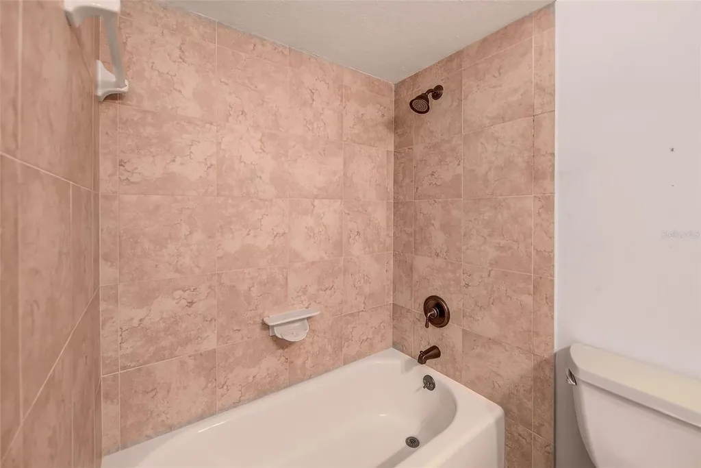 911 Woodcliff Avenue Tampa FL 33613