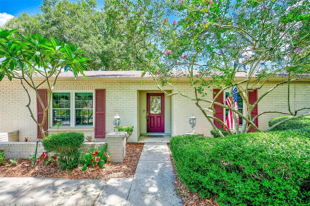 911 Woodcliff Avenue Tampa FL 33613