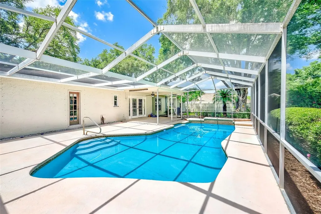 911 Woodcliff Avenue Tampa FL 33613