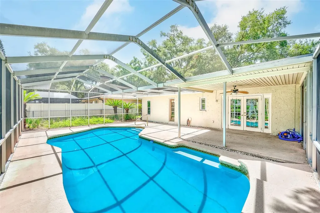 911 Woodcliff Avenue Tampa FL 33613