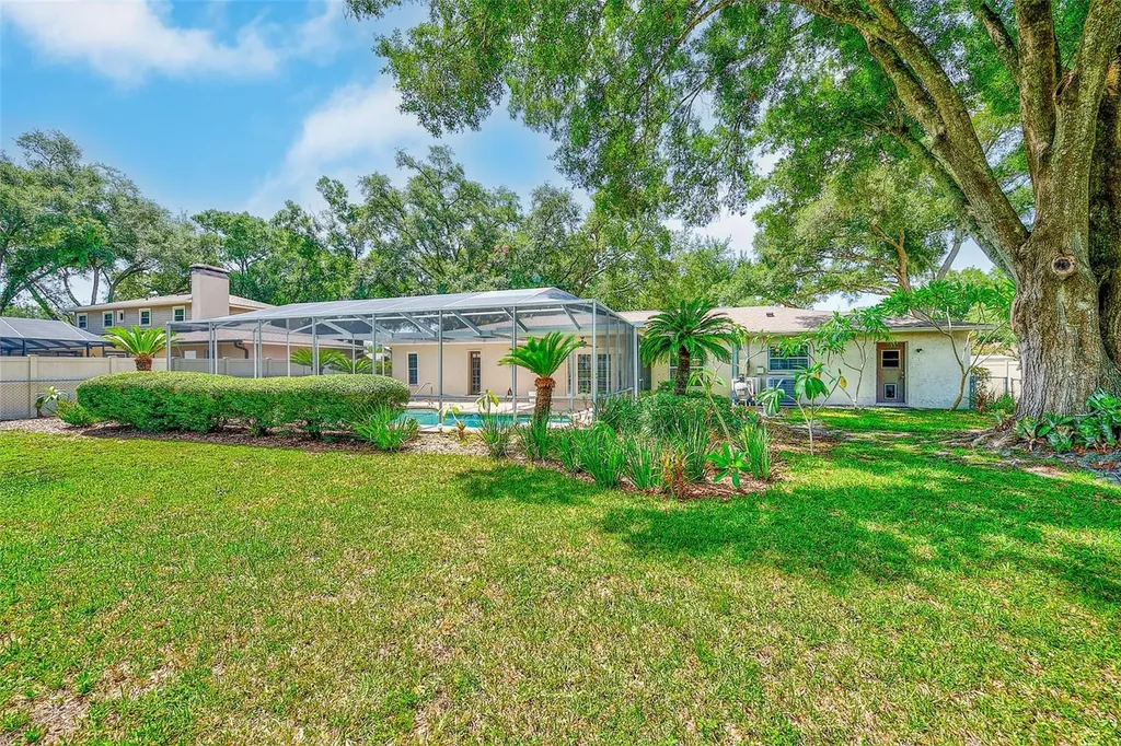 911 Woodcliff Avenue Tampa FL 33613