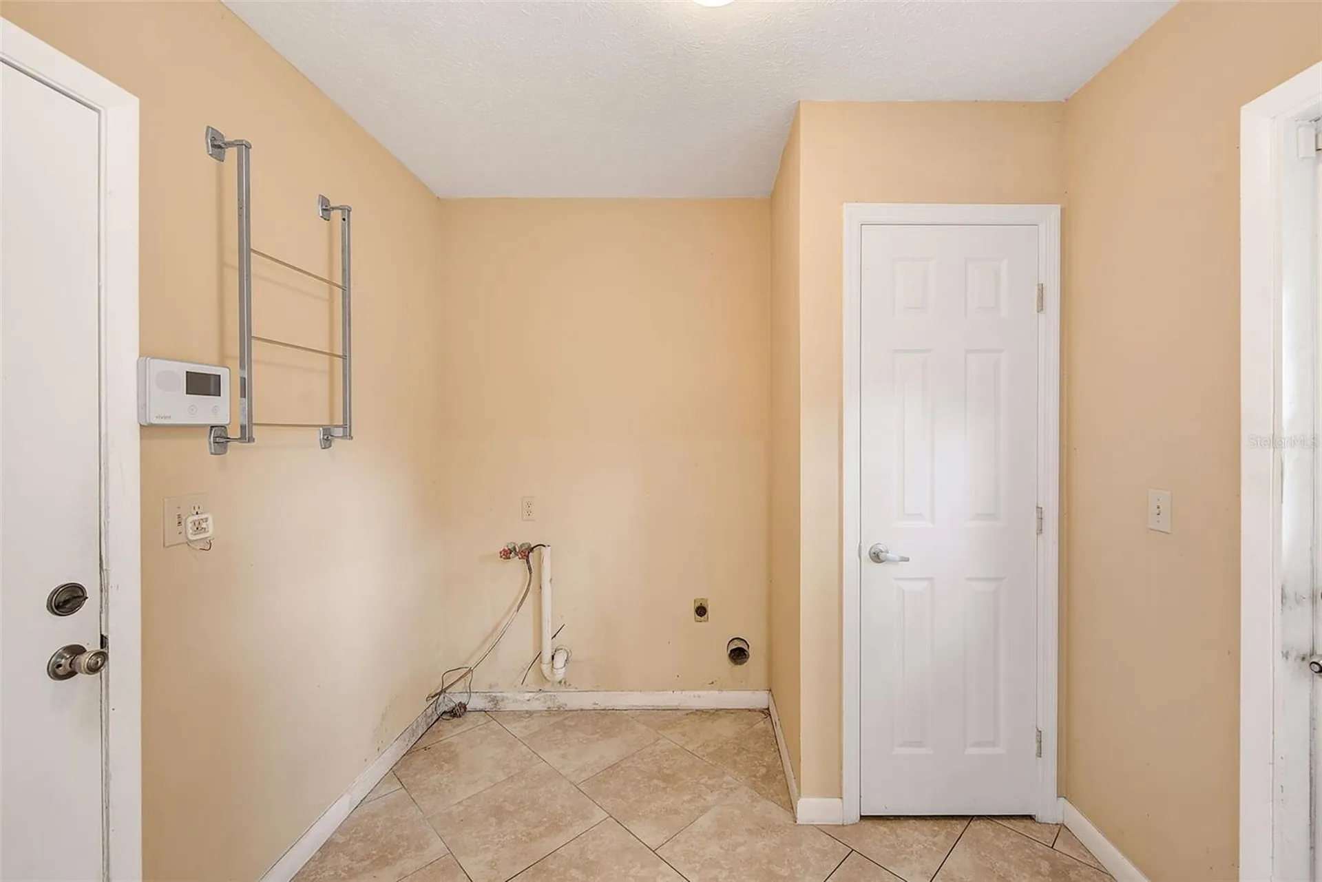 911 Woodcliff Avenue Tampa FL 33613