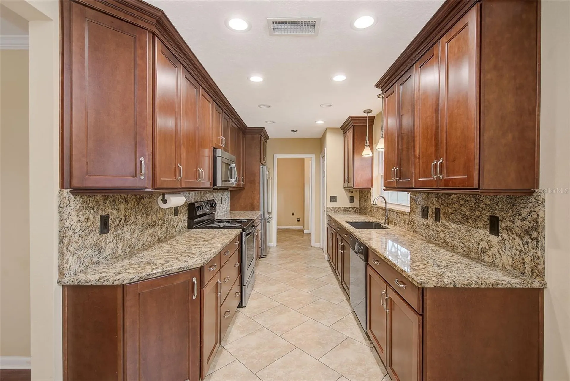 911 Woodcliff Avenue Tampa FL 33613