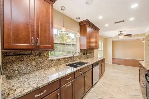 911 Woodcliff Avenue Tampa FL 33613