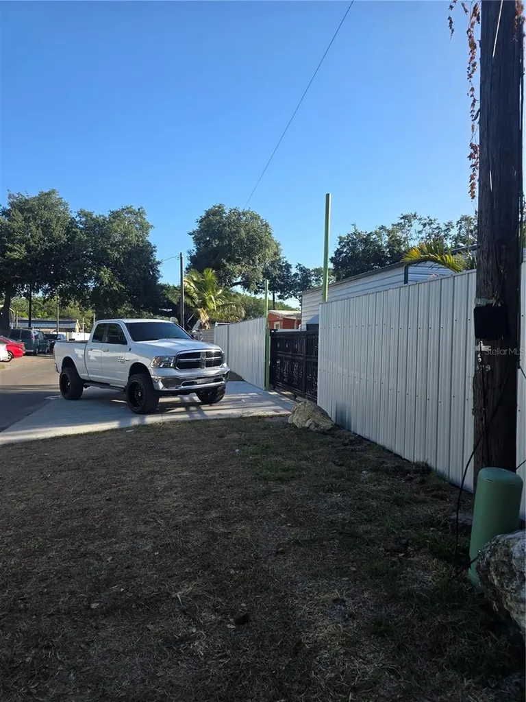 5823 Barry Lane Tampa FL 33634
