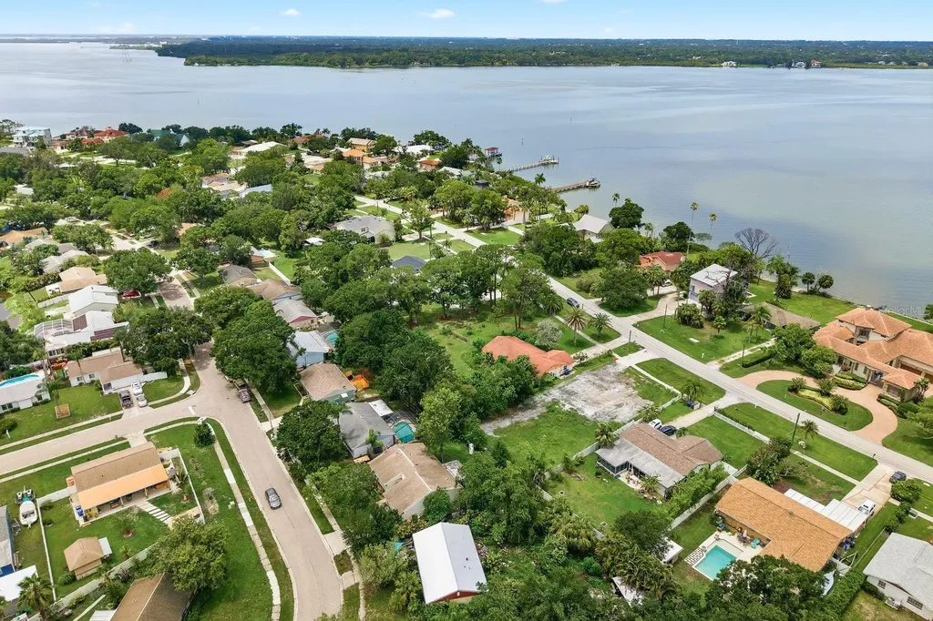 601 Shore Drive E Oldsmar FL 34677