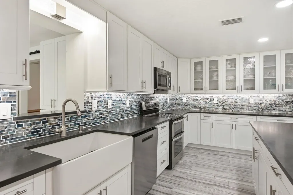 601 Shore Drive E Oldsmar FL 34677