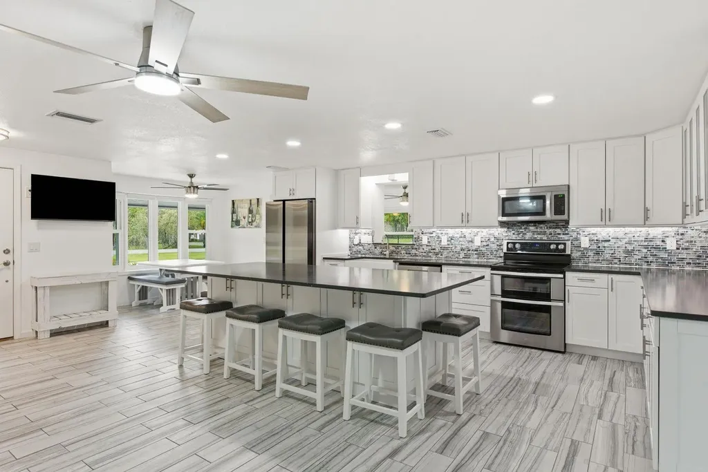 601 Shore Drive E Oldsmar FL 34677