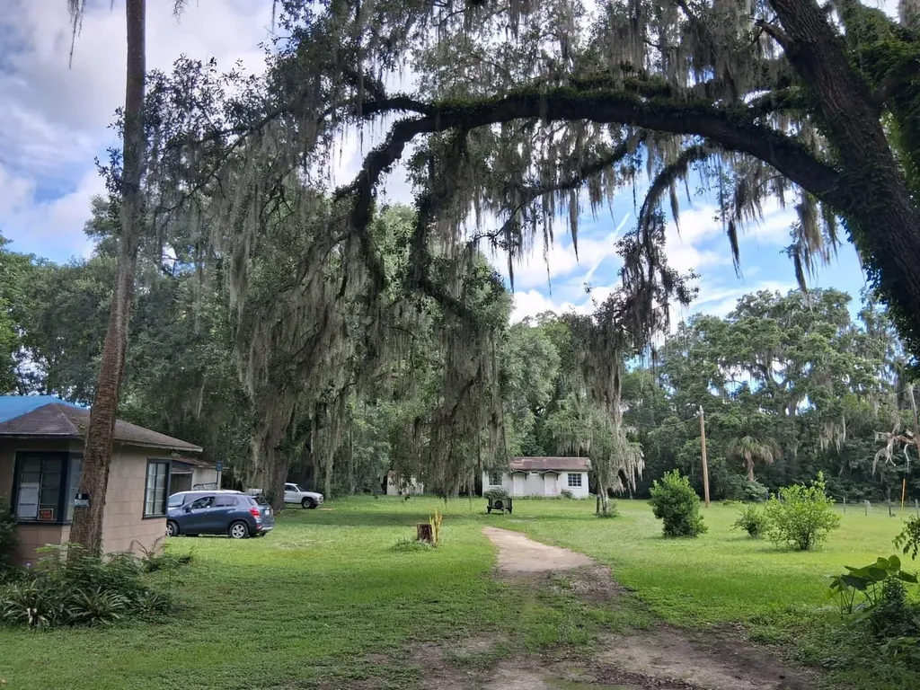5741 NW 191st Place Reddick FL 32686