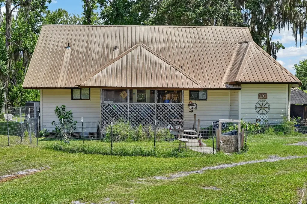 110 W Palm Avenue Crescent City FL 32112