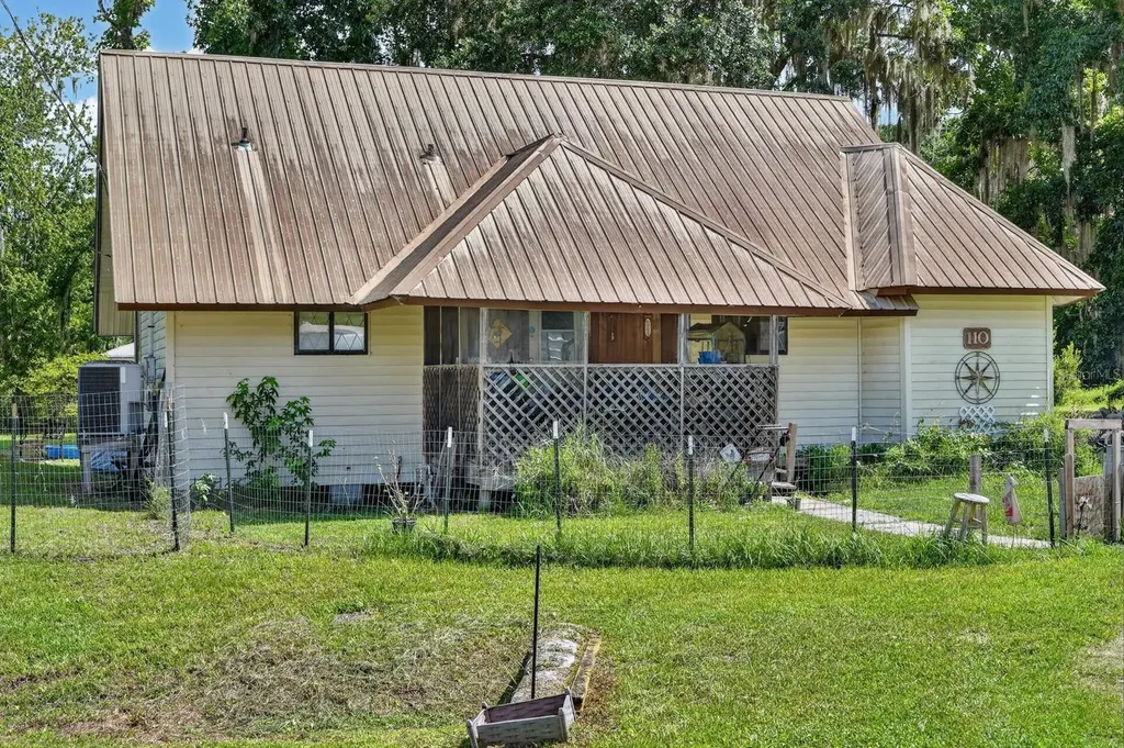 110 W Palm Avenue Crescent City FL 32112
