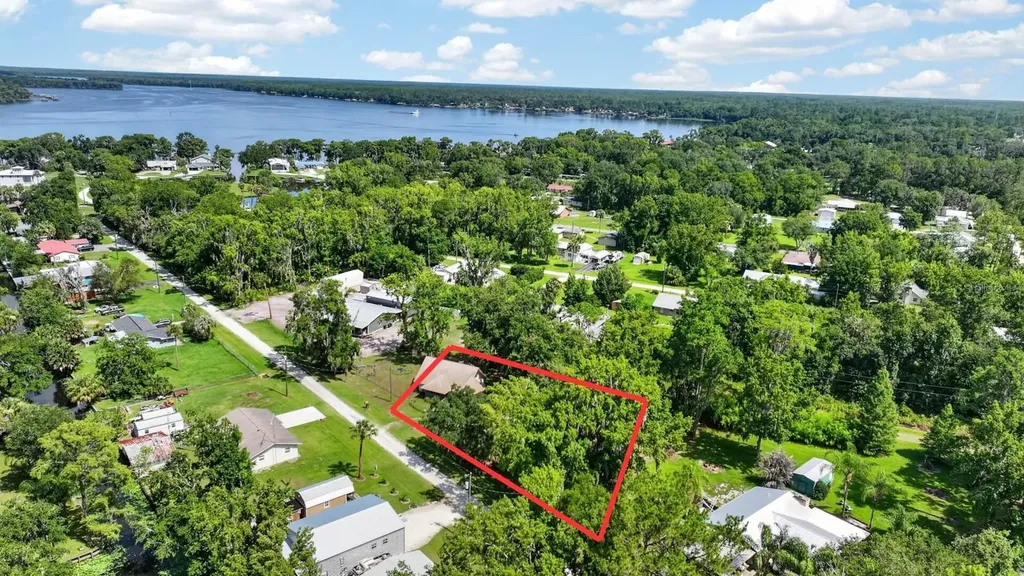 110 W Palm Avenue Crescent City FL 32112