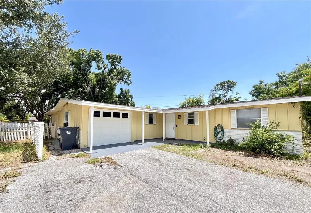 712 67th Avenue W Bradenton FL 34207