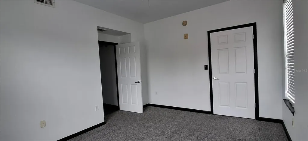 8539 Gate Parkway W Jacksonville FL 32216