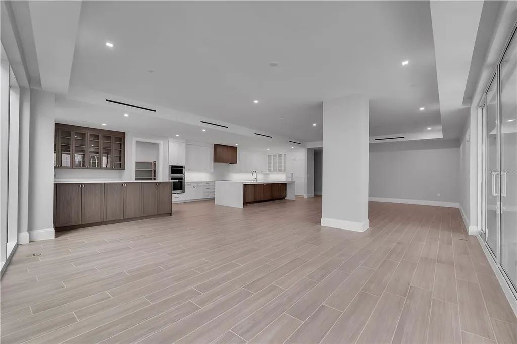 70 Avenida Veneccia Sarasota FL 34242