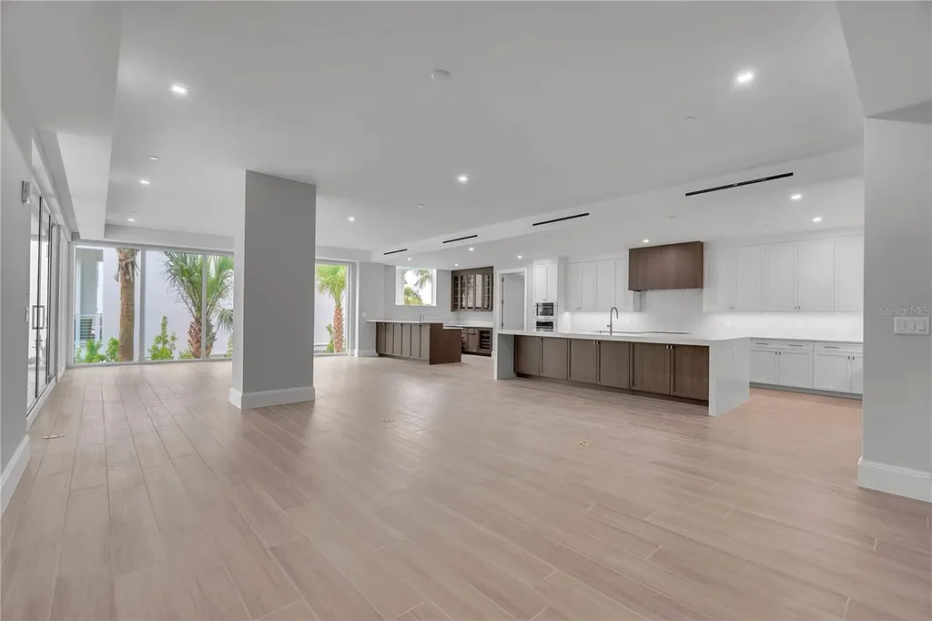 70 Avenida Veneccia Sarasota FL 34242
