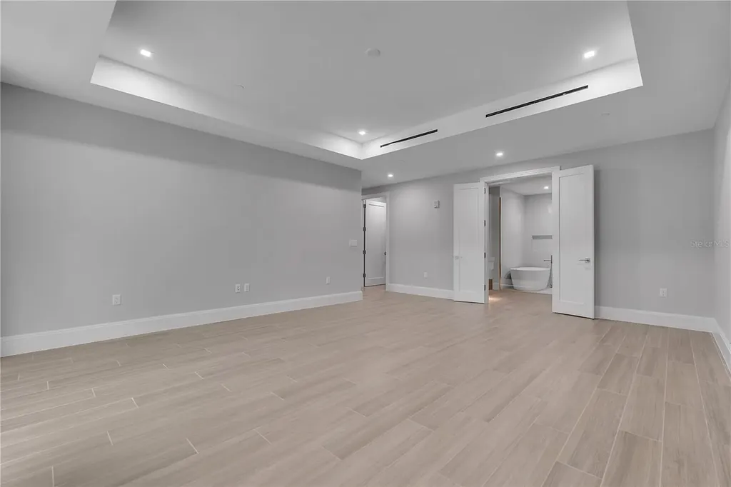 70 Avenida Veneccia Sarasota FL 34242