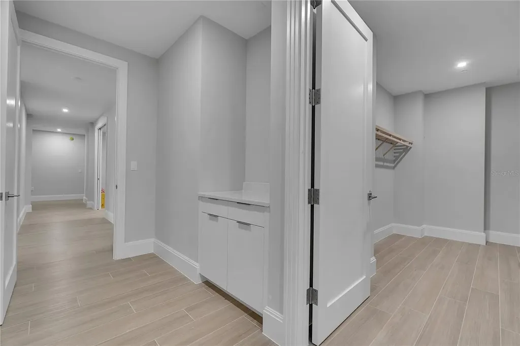 70 Avenida Veneccia Sarasota FL 34242